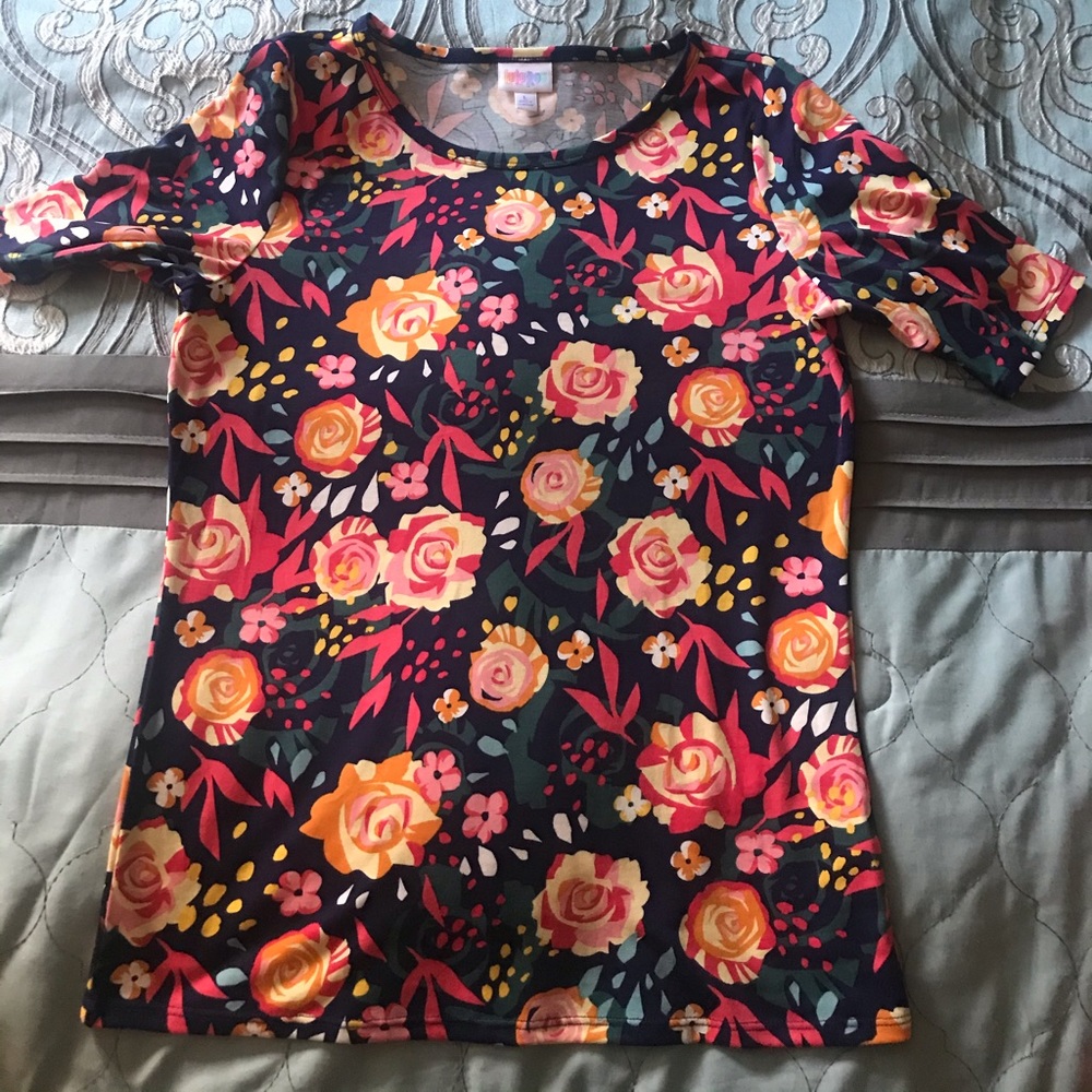 Lularoe GIgi top